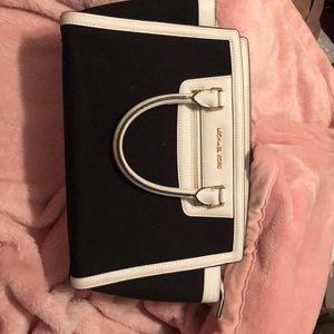 Authentic Michael Kors purse!!